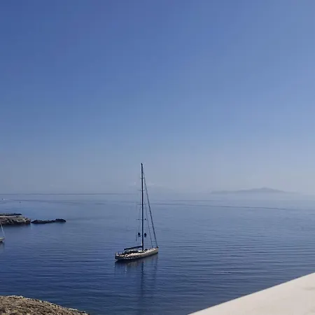 Faros House Kythnos דירה Loutrá